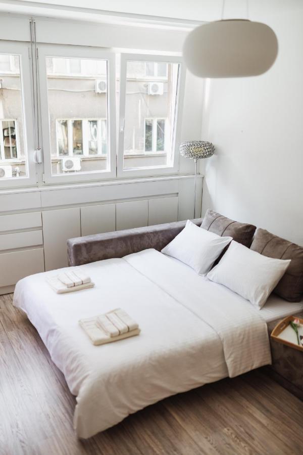Apartment Center *